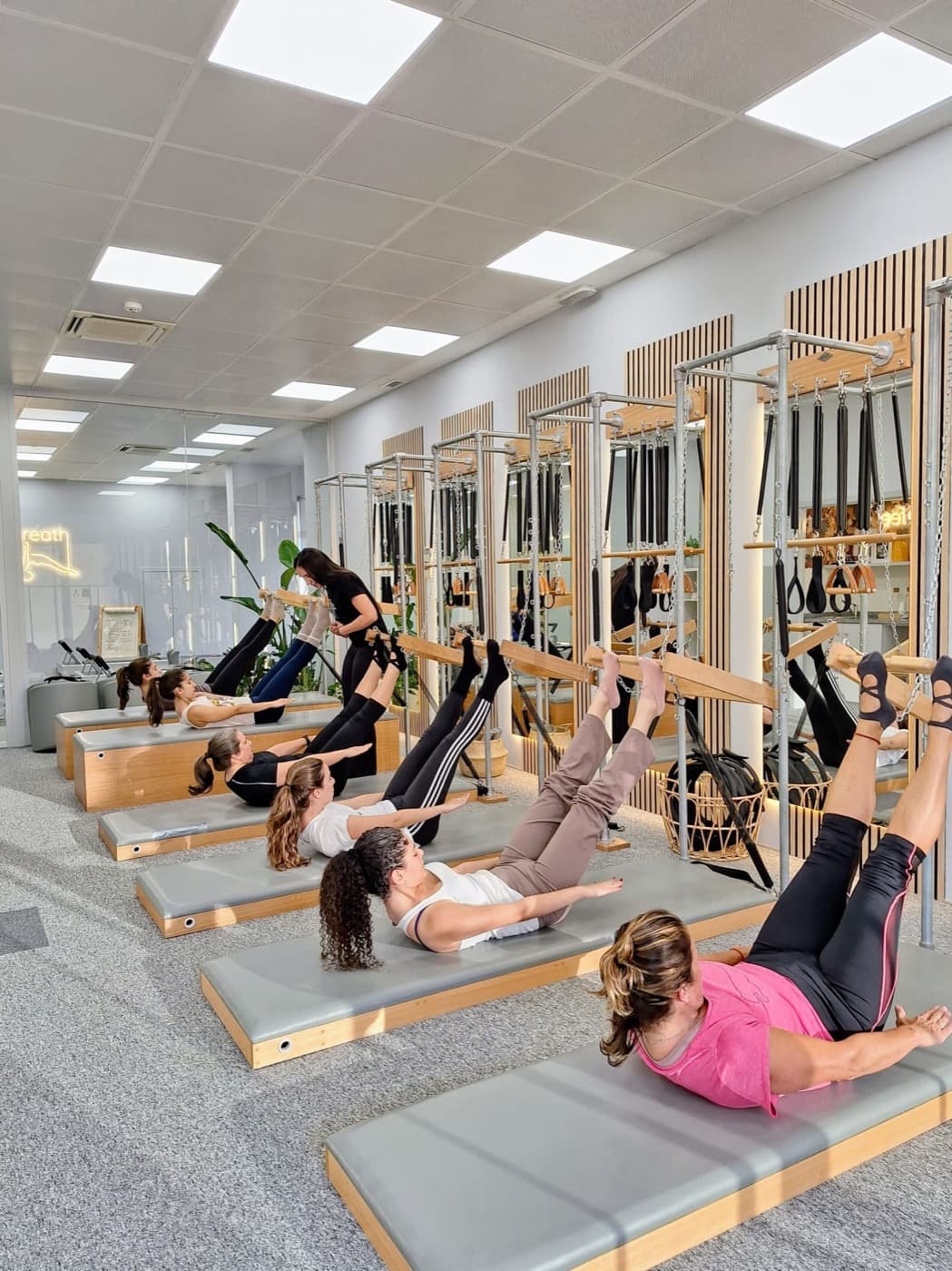 Aula na Unidade de parede, no Pilates Maia