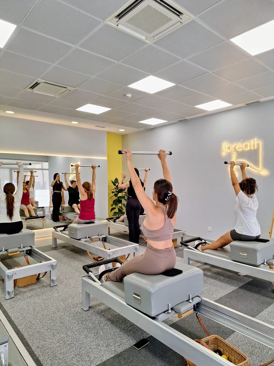 Aula de Reformer no Pilates Maia