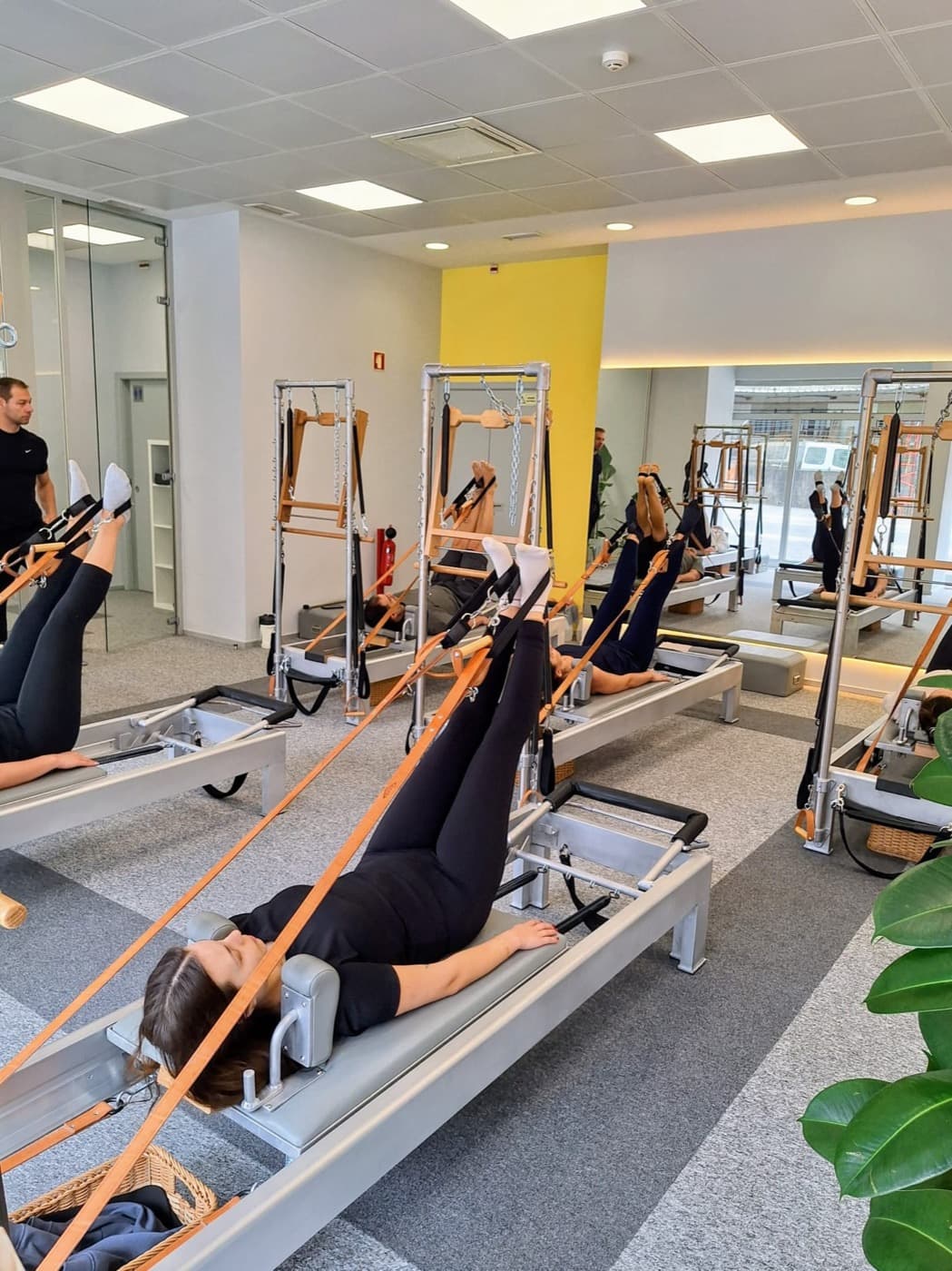 Aula de Reformer no Pilates Maia